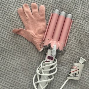 Beachwaver hair tool with heat protecting glove